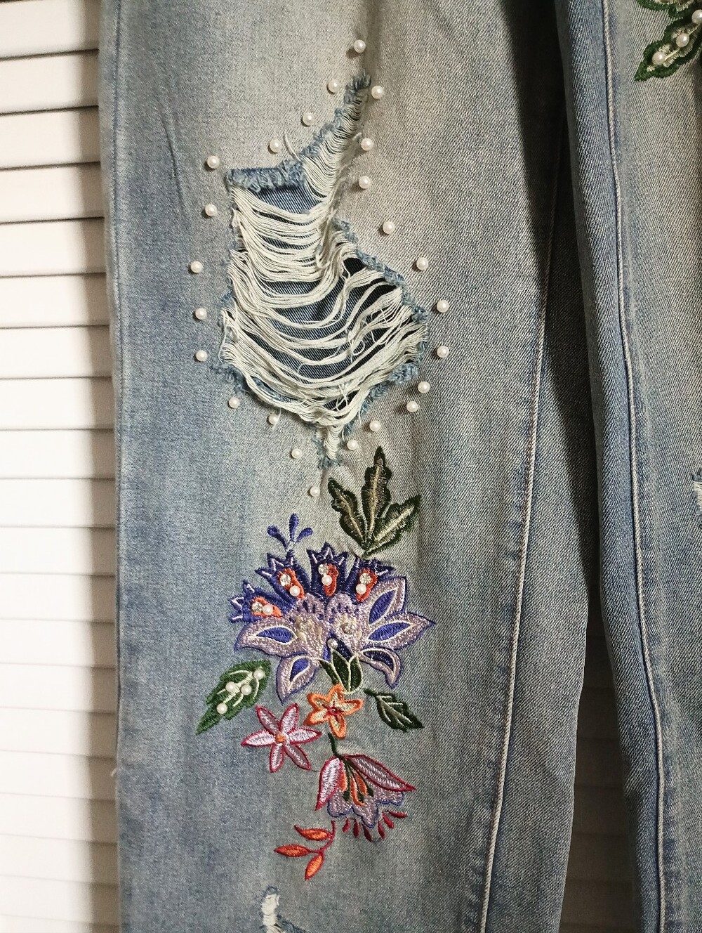 NEW Bohemela Light Distressed Wash Embroidered Embellished Loose Fit Jeans (26 - Picture 6 of 12